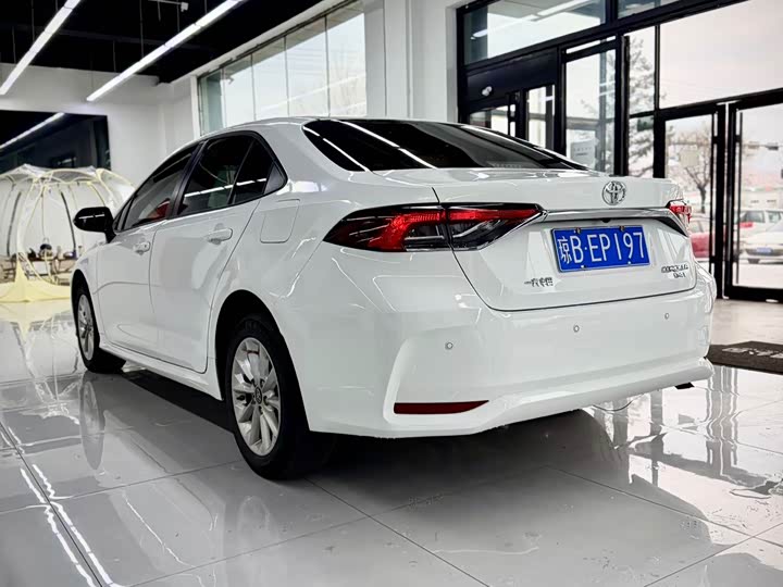 Фото 4 - Toyota Corolla