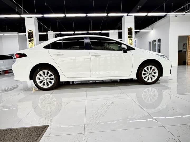 Фото 7 - Toyota Corolla