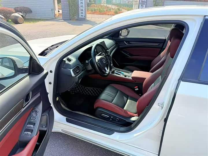 Фото 4 - Honda Inspire