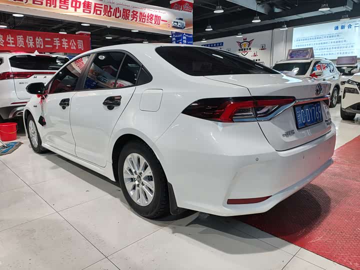 Фото 7 - Toyota Corolla