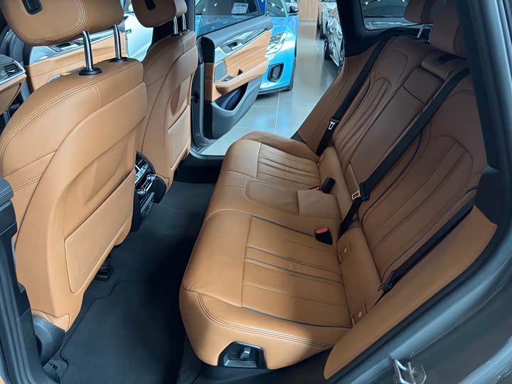 Фото 8 - BMW 6 Series GT