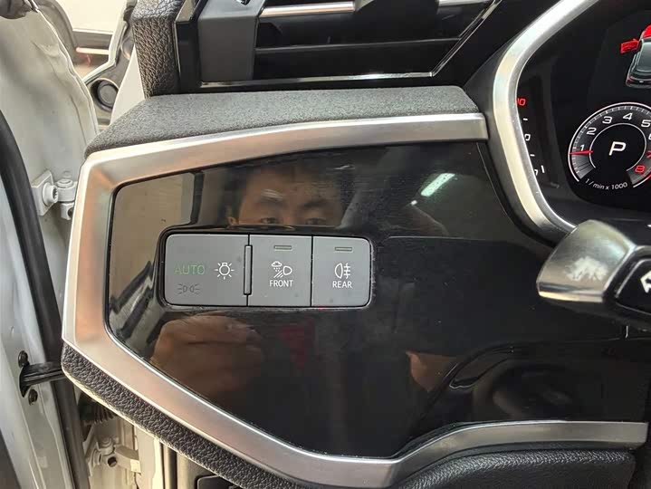 Фото 8 - Audi Q3