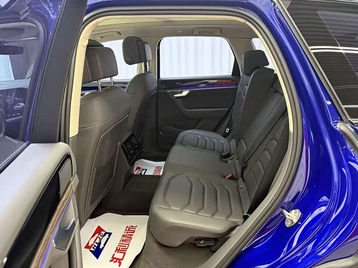 Фото 5 - Volkswagen Touareg