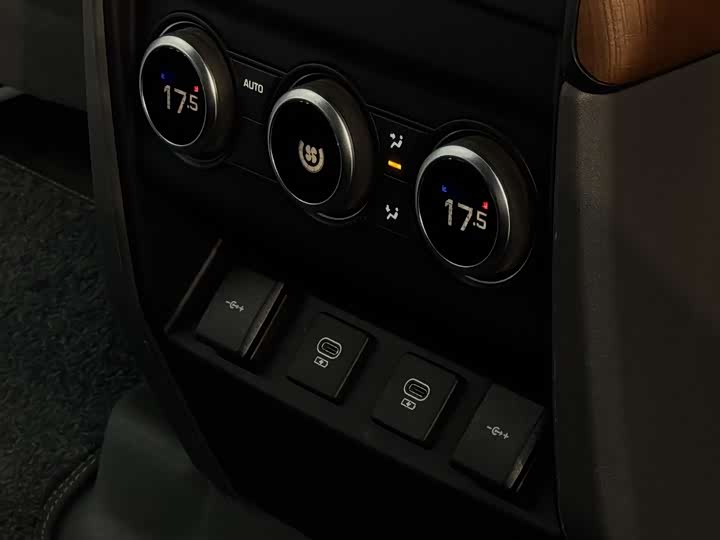 Фото 4 - Land Rover Defender