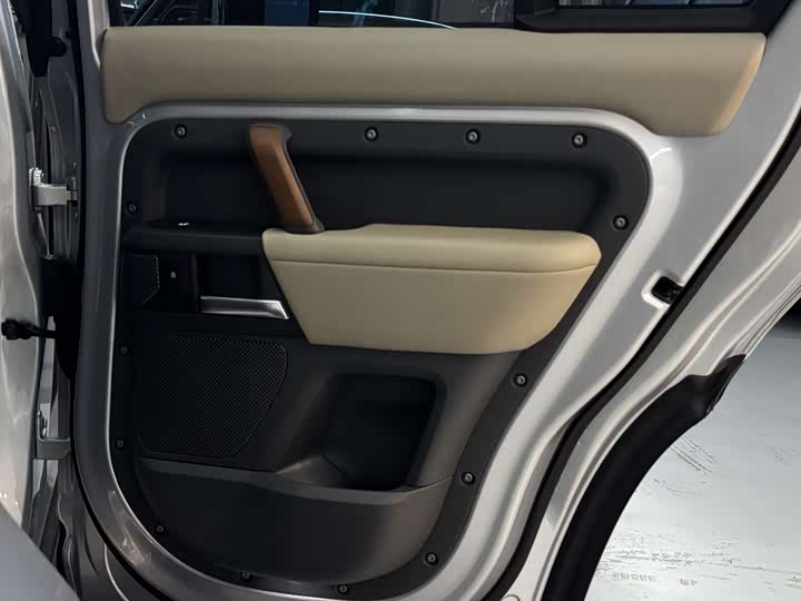 Фото 6 - Land Rover Defender