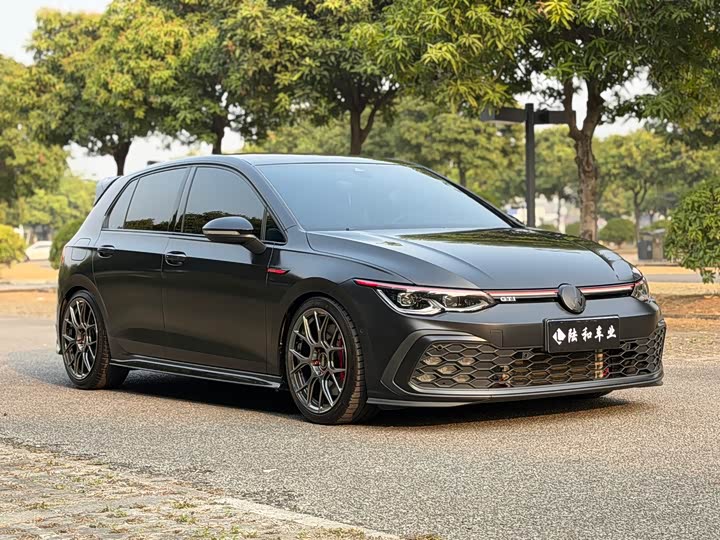 Фото 3 - Volkswagen Golf GTI