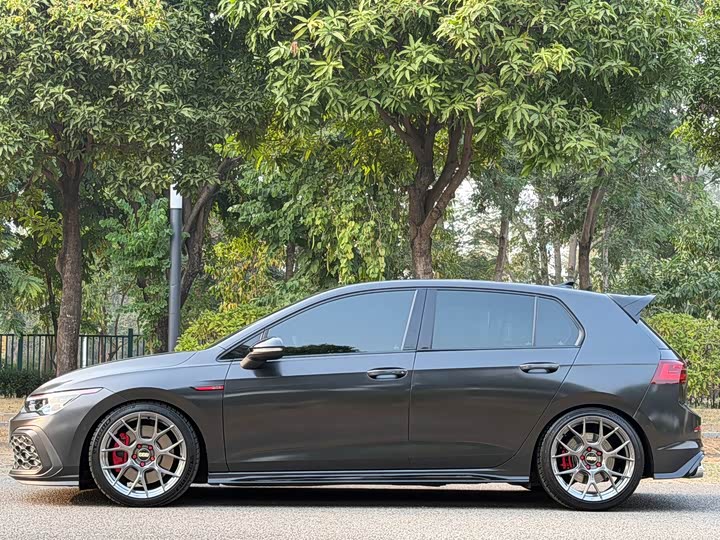 Фото 4 - Volkswagen Golf GTI