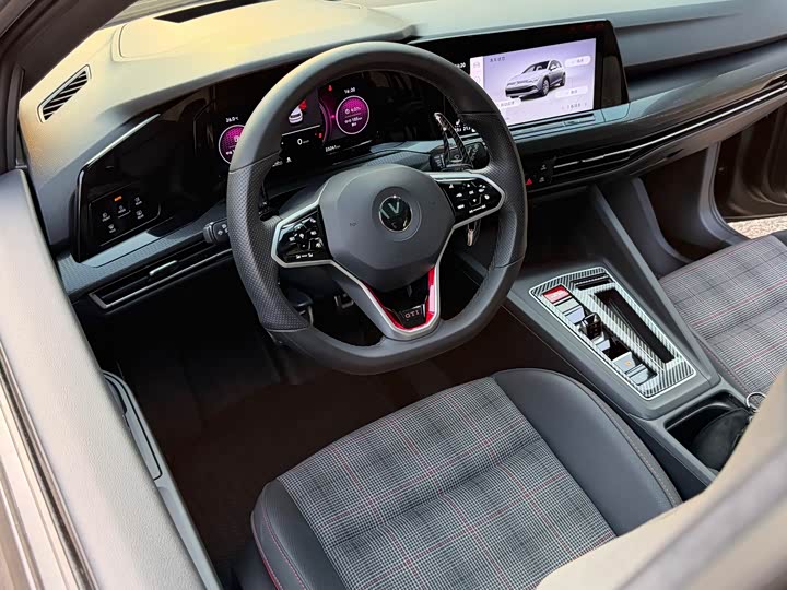 Фото 6 - Volkswagen Golf GTI