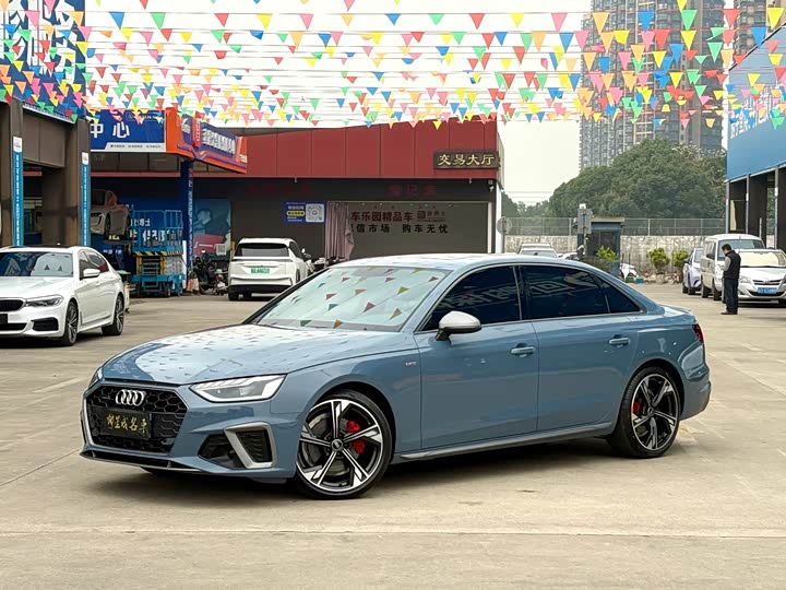 Фото 1 - Audi A4L