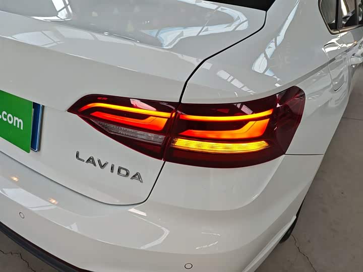 Фото 8 - Volkswagen Lavida