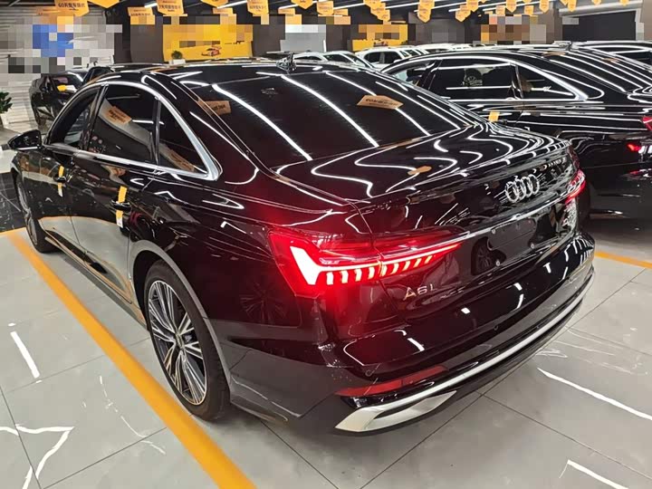 Фото 5 - Audi A6L