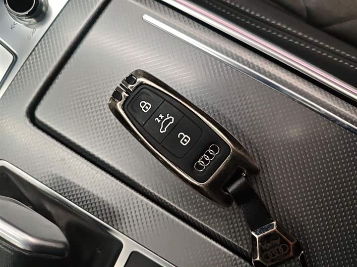 Фото 9 - Audi A6L