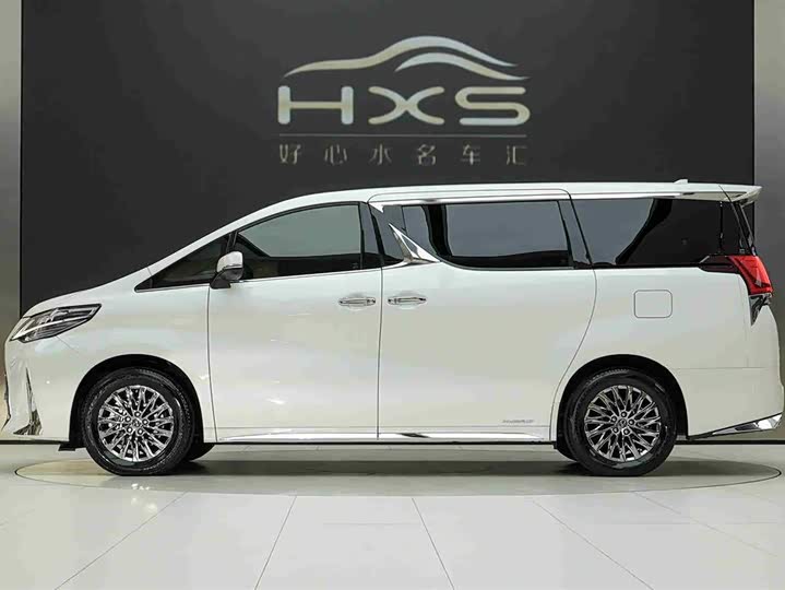 Фото 3 - Lexus LM