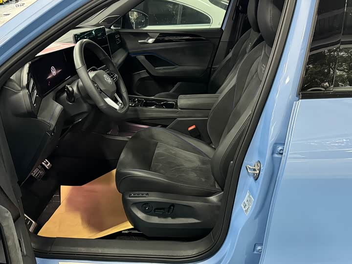 Фото 2 - Volkswagen Tiguan L Pro