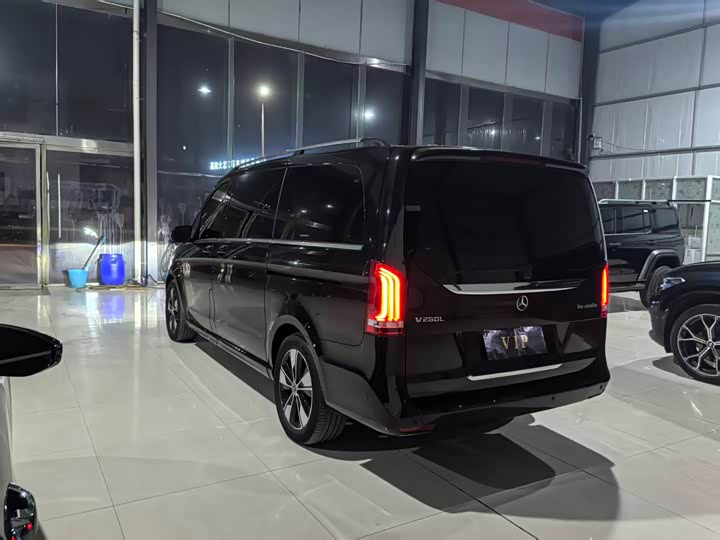 Фото 6 - Mercedes-Benz V-Class