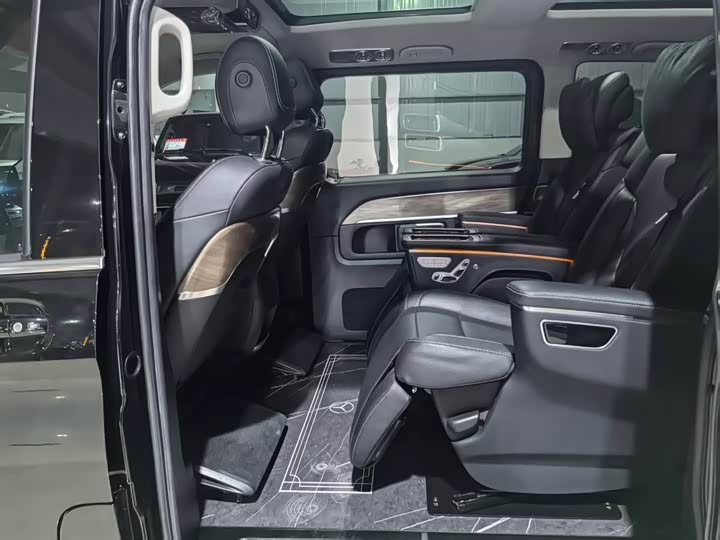 Фото 7 - Mercedes-Benz V-Class