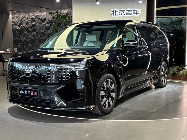 Фото 1 - Volvo EM90