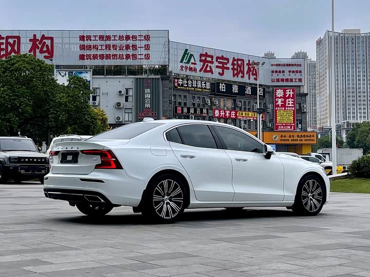 Фото 7 - Volvo S60 Hybrid