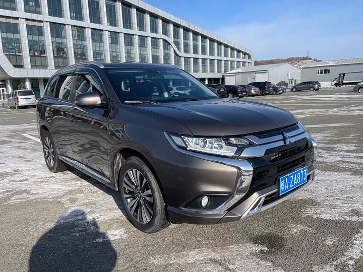 Фото 2 - Mitsubishi Outlander
