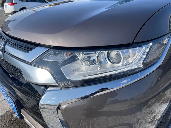 Фото 4 - Mitsubishi Outlander