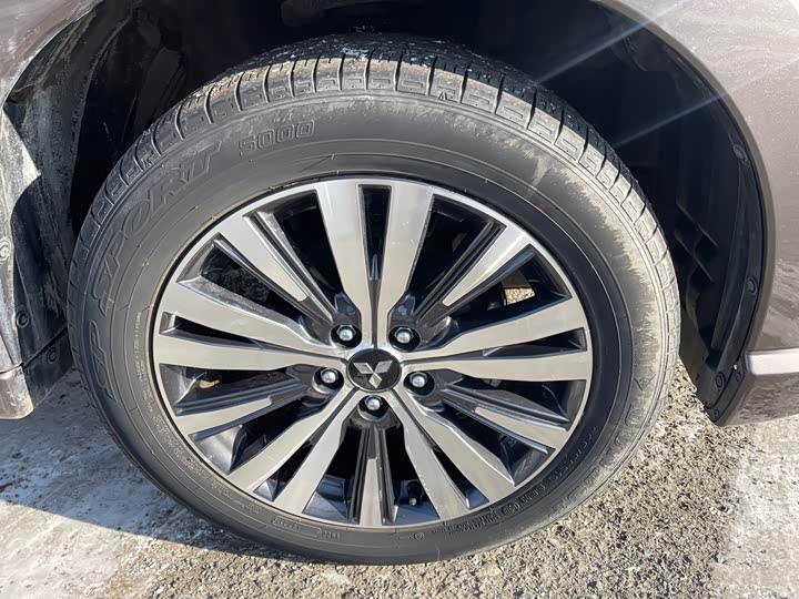 Фото 6 - Mitsubishi Outlander