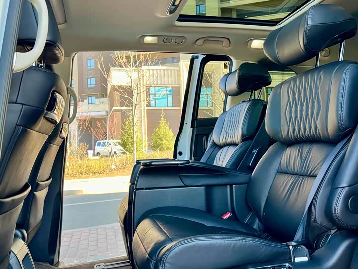 Фото 8 - Honda Elysion