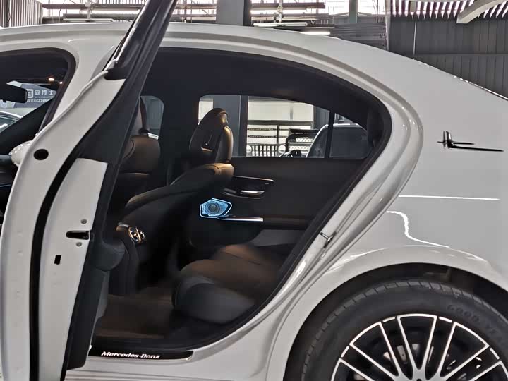 Фото 9 - Mercedes-Benz C-Class