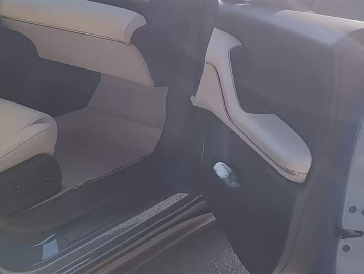 Фото 8 - Nio ET5T