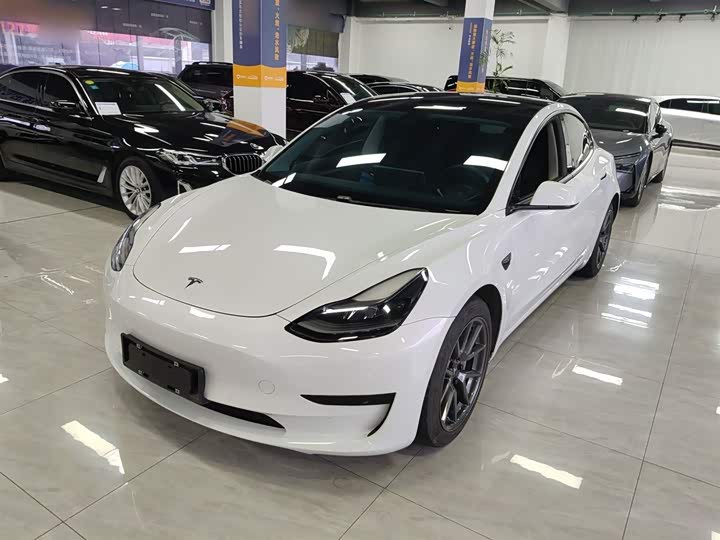 Фото 1 - Tesla Model 3