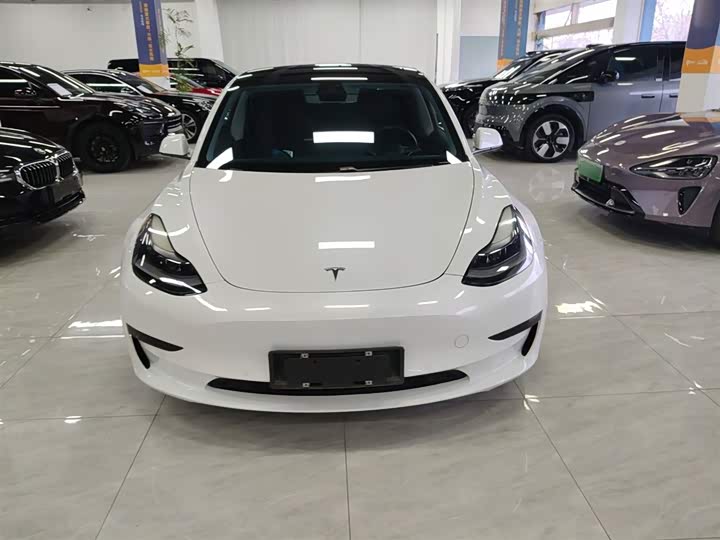 Фото 3 - Tesla Model 3