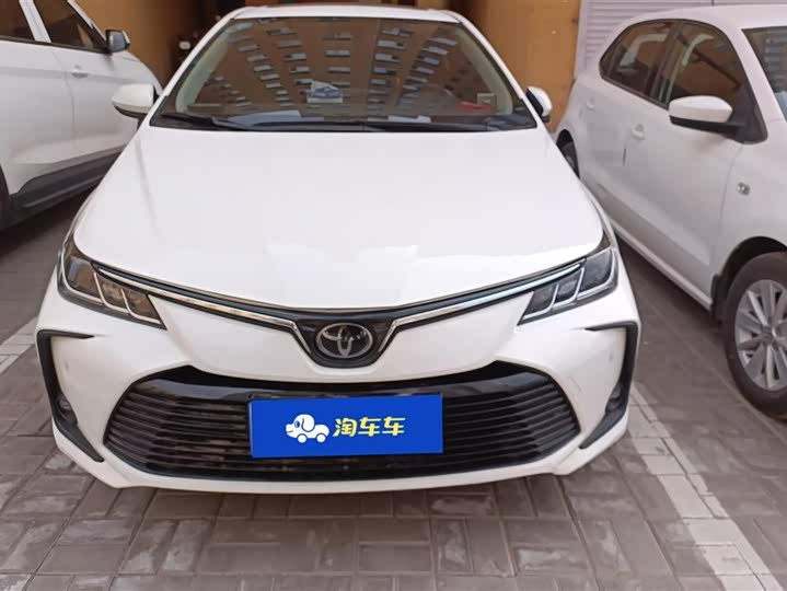 Фото 2 - Toyota Corolla