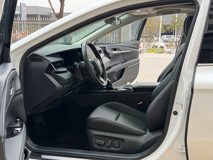 Фото 4 - Toyota Camry