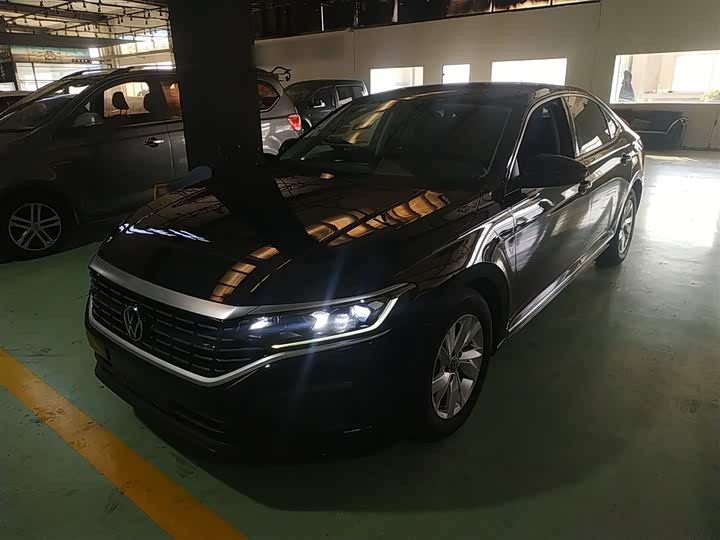 Фото 2 - Volkswagen Passat