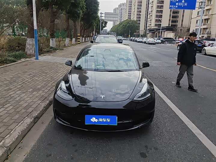 Фото 2 - Tesla Model 3