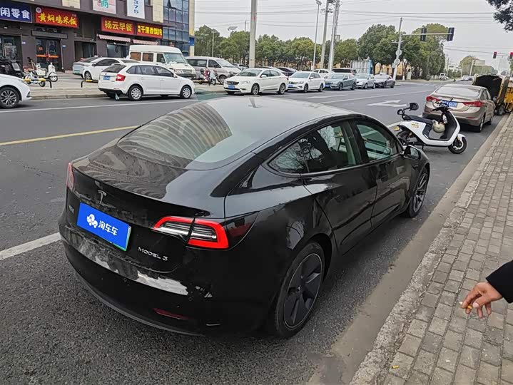 Фото 3 - Tesla Model 3