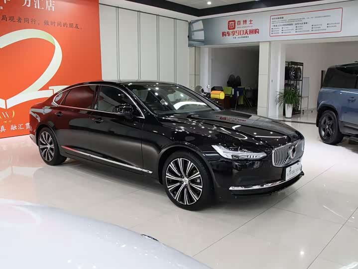 Фото 2 - Volvo S90