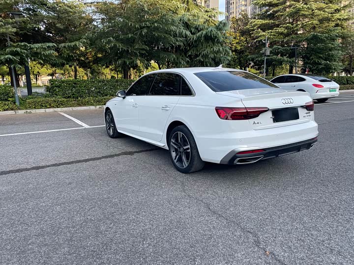 Фото 2 - Audi A4L