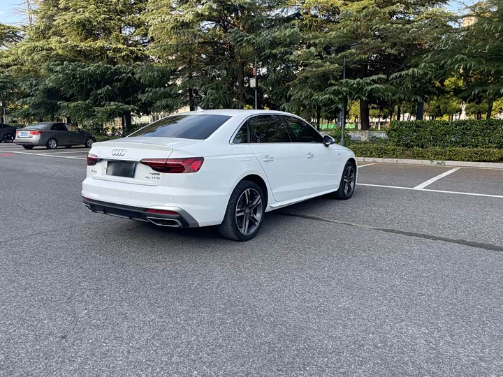 Фото 3 - Audi A4L