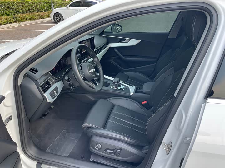 Фото 4 - Audi A4L