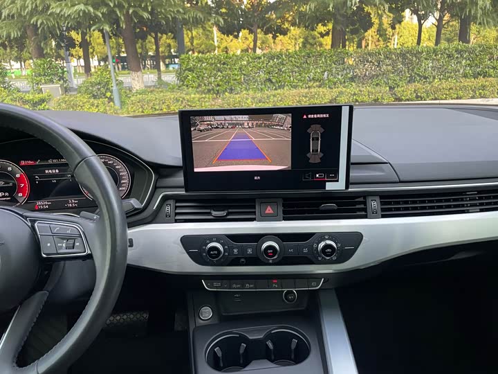 Фото 6 - Audi A4L