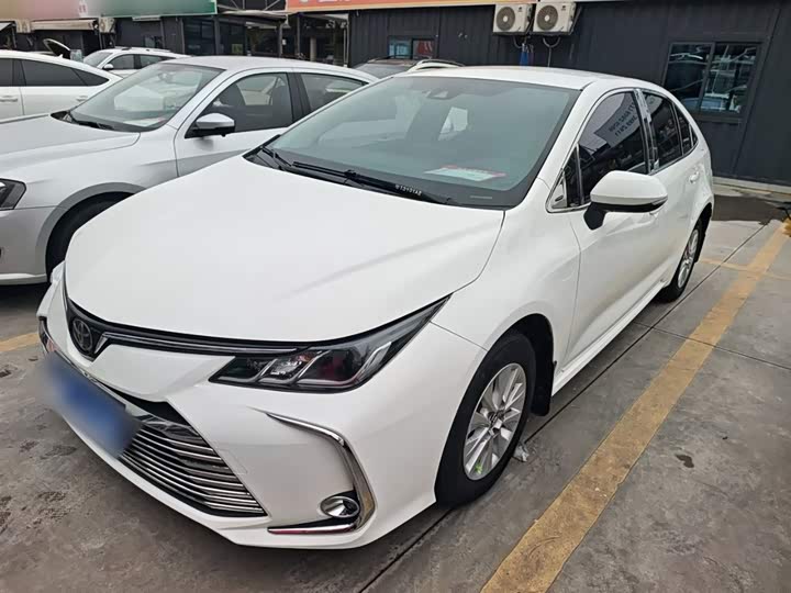 Фото 2 - Toyota Corolla