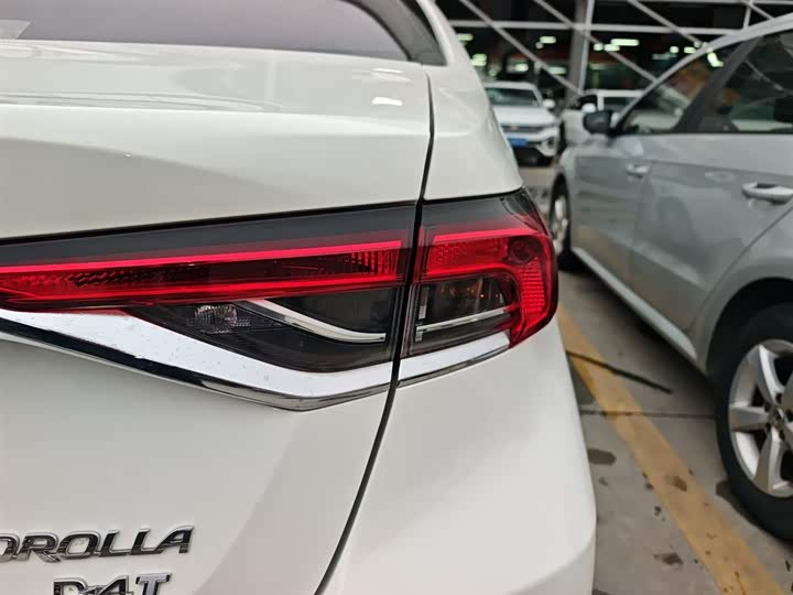 Фото 8 - Toyota Corolla