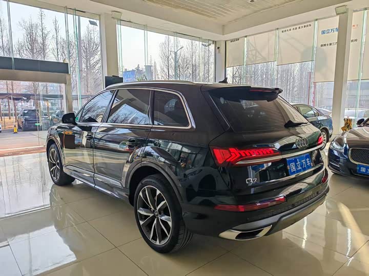Фото 7 - Audi Q7