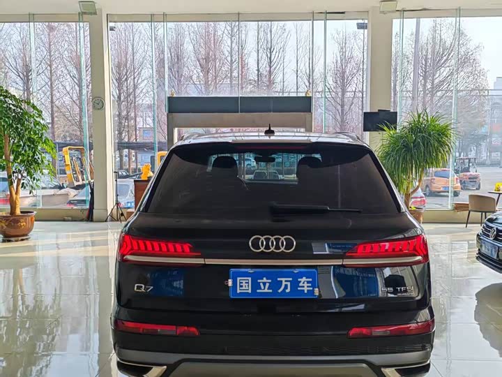 Фото 8 - Audi Q7