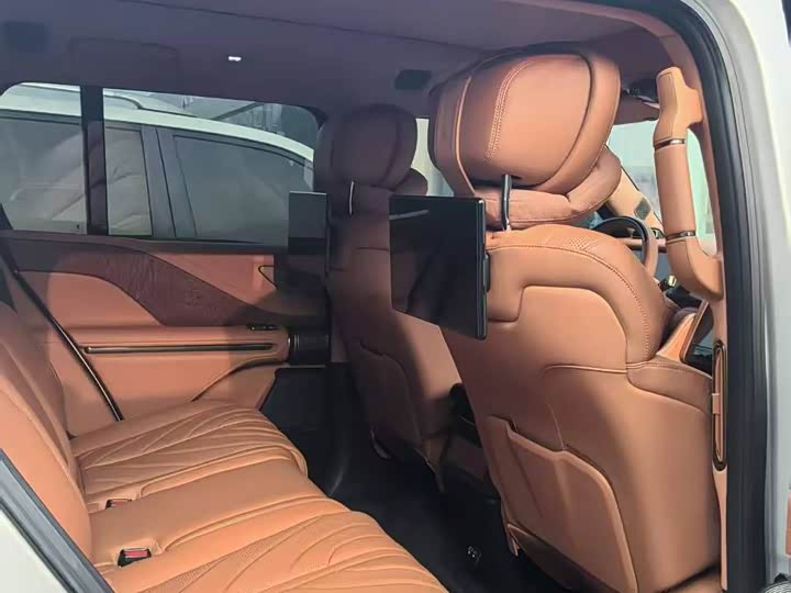 Фото 6 - BYD Yangwang U8