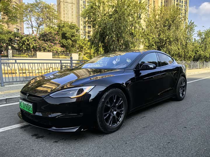 Фото 1 - Tesla Model S