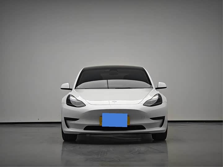 Фото 2 - Tesla Model 3
