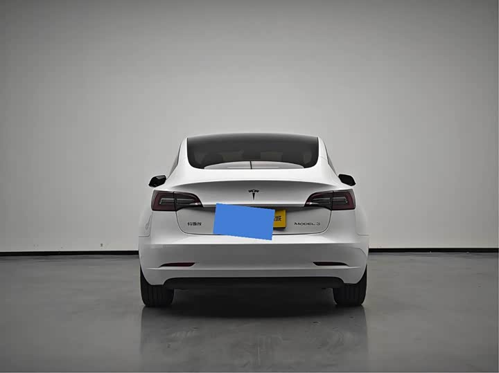Фото 6 - Tesla Model 3