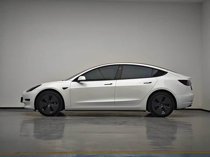 Фото 8 - Tesla Model 3