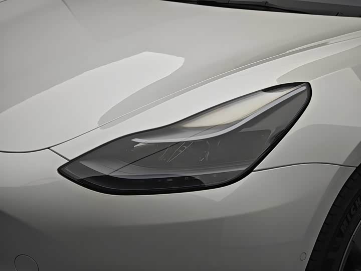 Фото 9 - Tesla Model 3